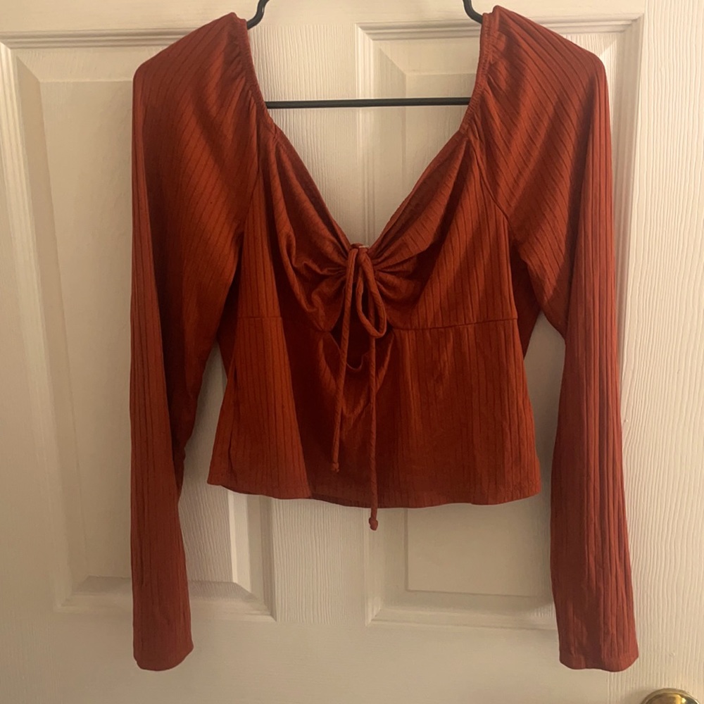 Cut-out blouse cropped